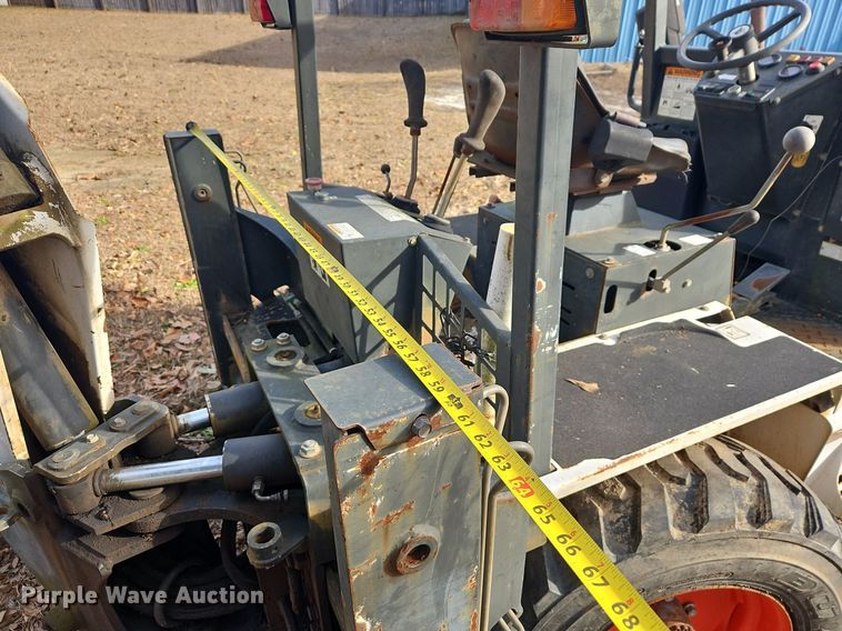 image for item NZ9123 2004 Bobcat B250 backhoe