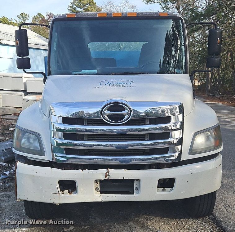 image for item NZ9124 2014 Hino 268 flatbed truck