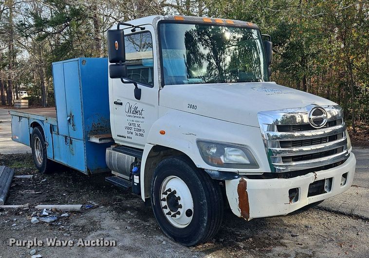 image for item NZ9124 2014 Hino 268 flatbed truck