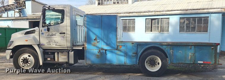 image for item NZ9124 2014 Hino 268 flatbed truck