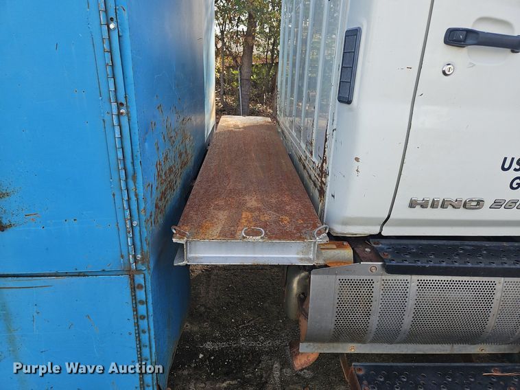 image for item NZ9124 2014 Hino 268 flatbed truck