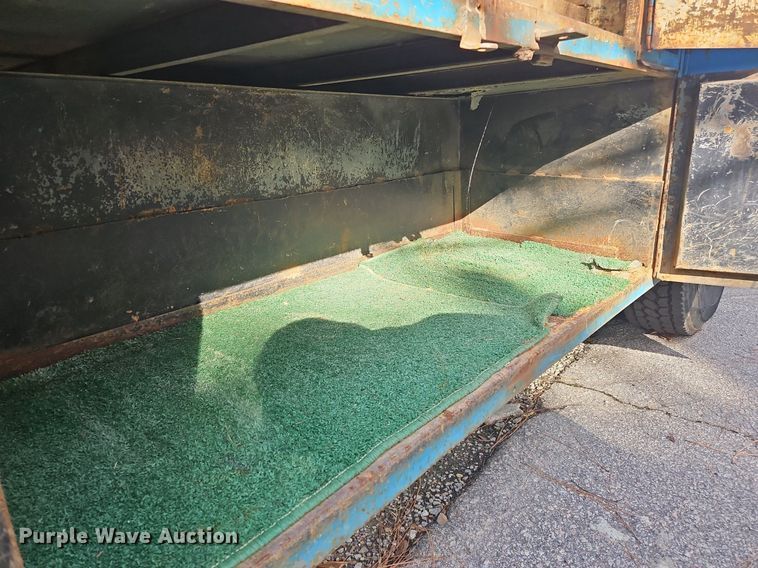 image for item NZ9124 2014 Hino 268 flatbed truck