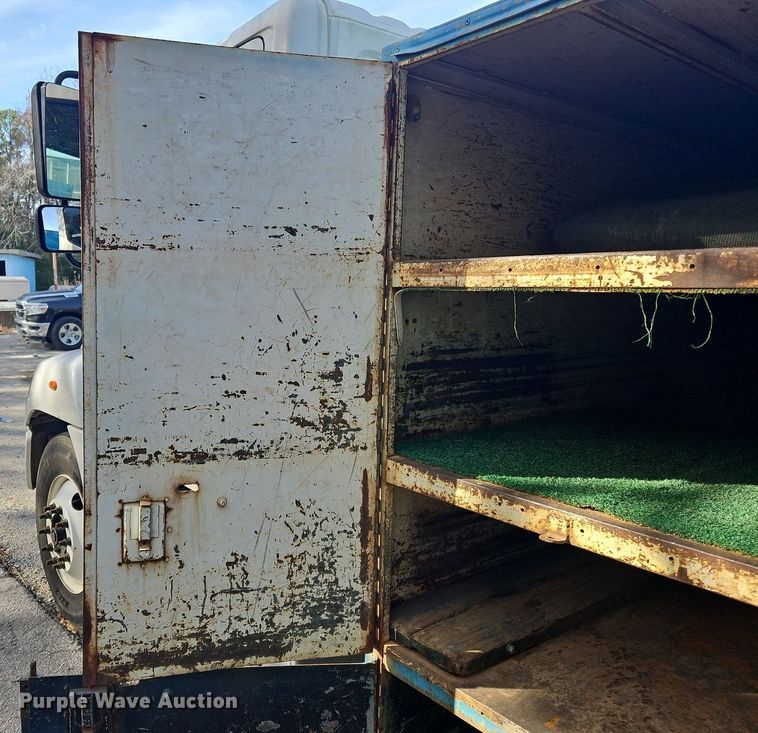 image for item NZ9124 2014 Hino 268 flatbed truck