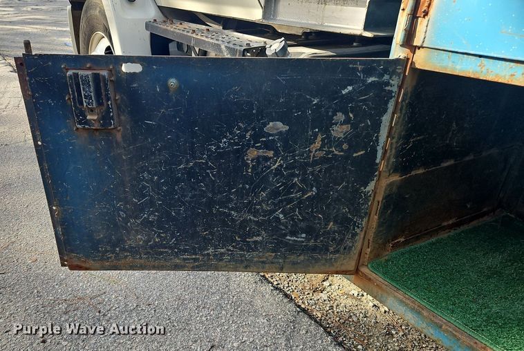 image for item NZ9124 2014 Hino 268 flatbed truck