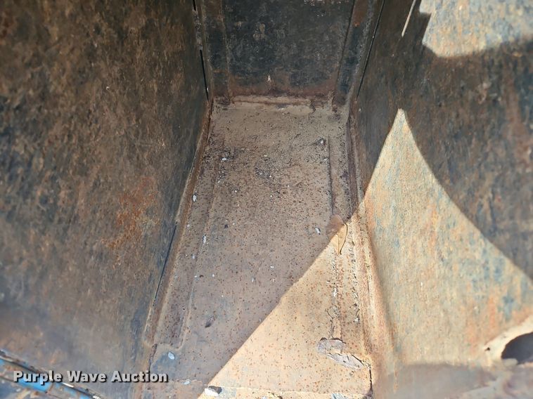 image for item NZ9124 2014 Hino 268 flatbed truck