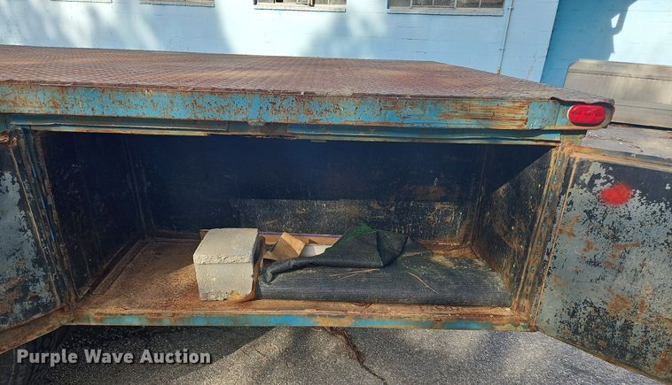 image for item NZ9124 2014 Hino 268 flatbed truck