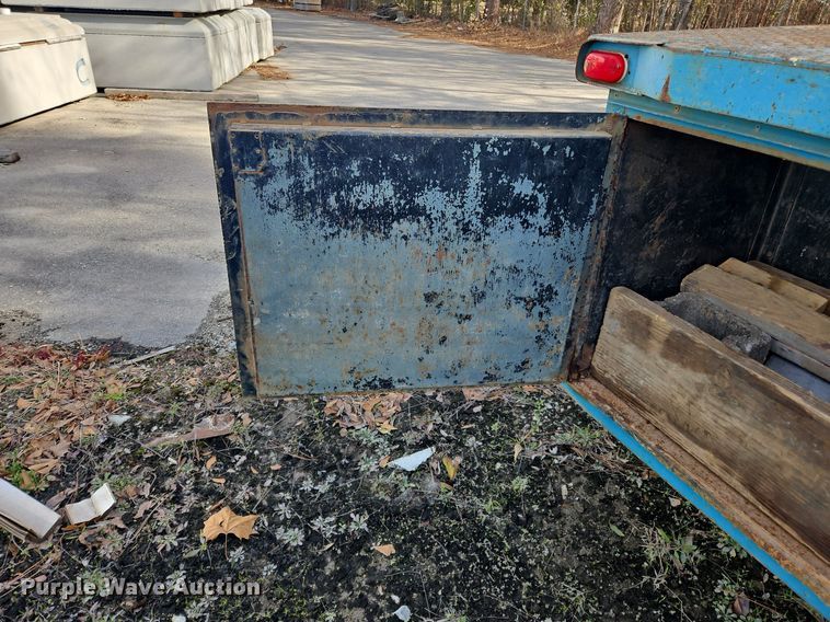 image for item NZ9124 2014 Hino 268 flatbed truck