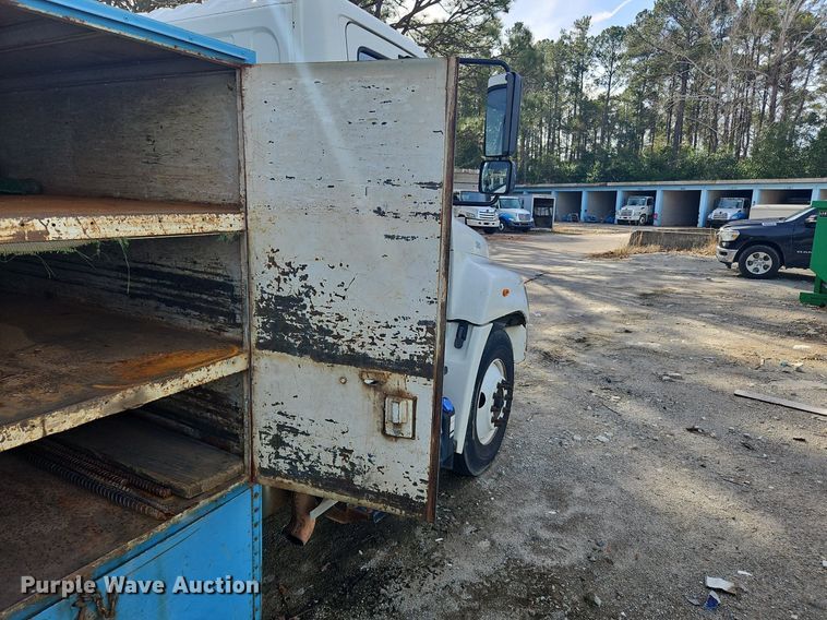 image for item NZ9124 2014 Hino 268 flatbed truck