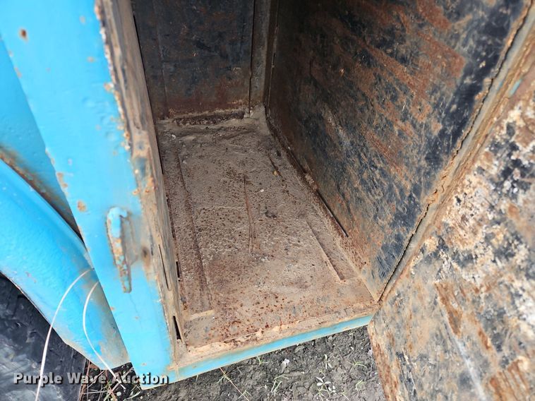 image for item NZ9124 2014 Hino 268 flatbed truck