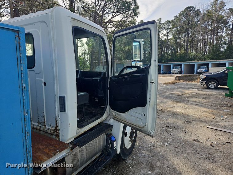 image for item NZ9124 2014 Hino 268 flatbed truck