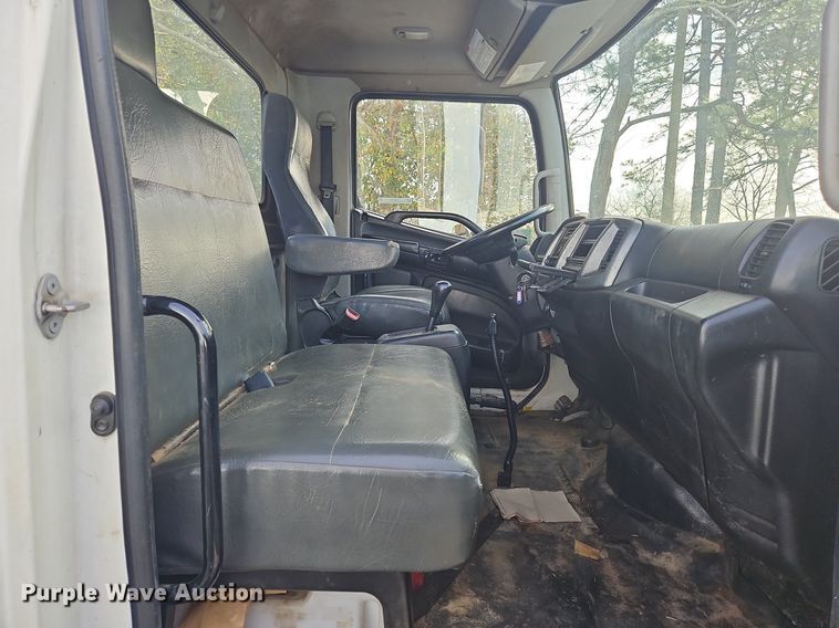 image for item NZ9124 2014 Hino 268 flatbed truck