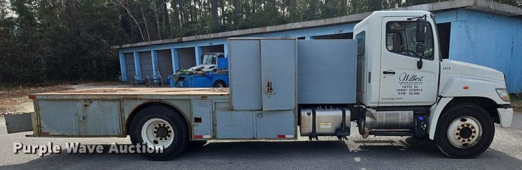 image for item NZ9125 2013 Hino 268 flatbed truck