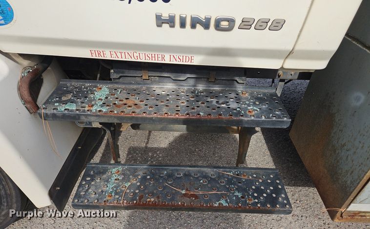 image for item NZ9125 2013 Hino 268 flatbed truck