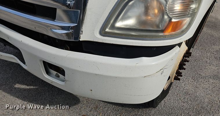 image for item NZ9125 2013 Hino 268 flatbed truck