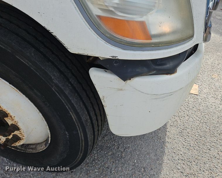 image for item NZ9125 2013 Hino 268 flatbed truck