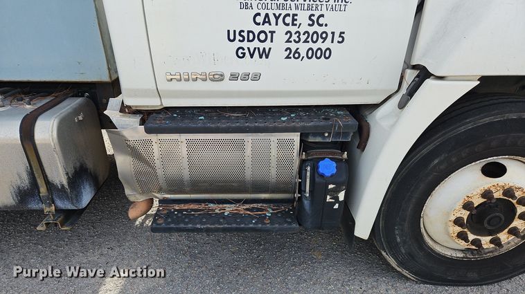 image for item NZ9125 2013 Hino 268 flatbed truck