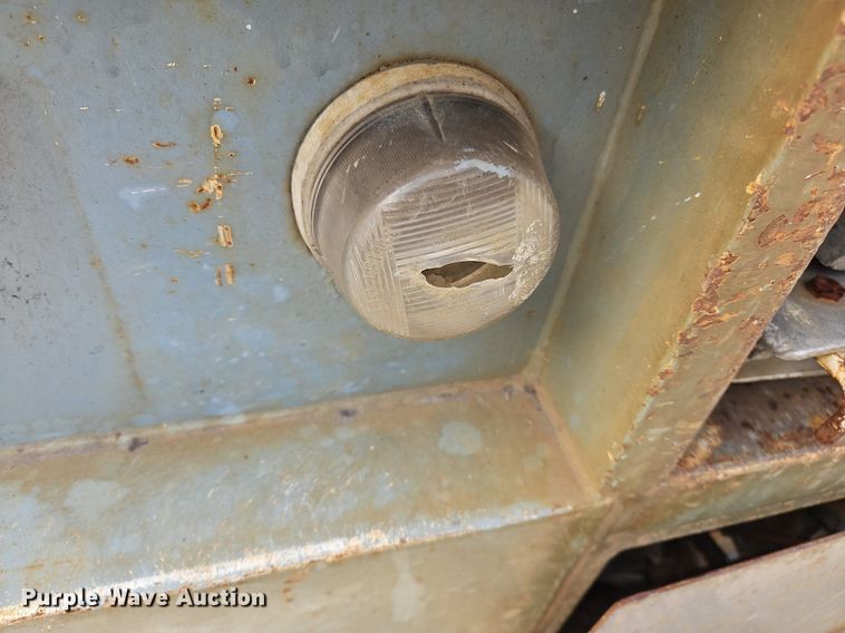 image for item NZ9125 2013 Hino 268 flatbed truck