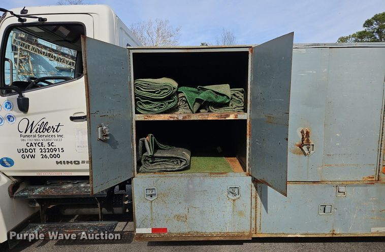 image for item NZ9125 2013 Hino 268 flatbed truck