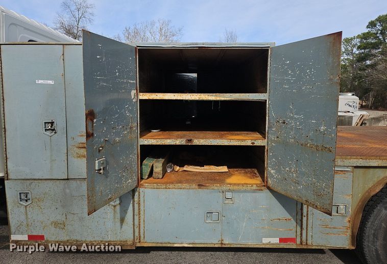 image for item NZ9125 2013 Hino 268 flatbed truck