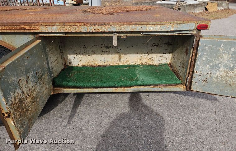 image for item NZ9125 2013 Hino 268 flatbed truck