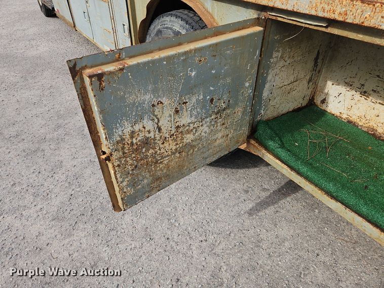 image for item NZ9125 2013 Hino 268 flatbed truck