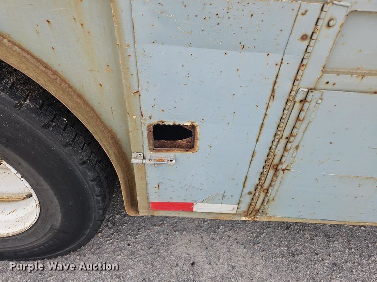 image for item NZ9125 2013 Hino 268 flatbed truck