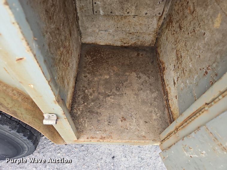 image for item NZ9125 2013 Hino 268 flatbed truck