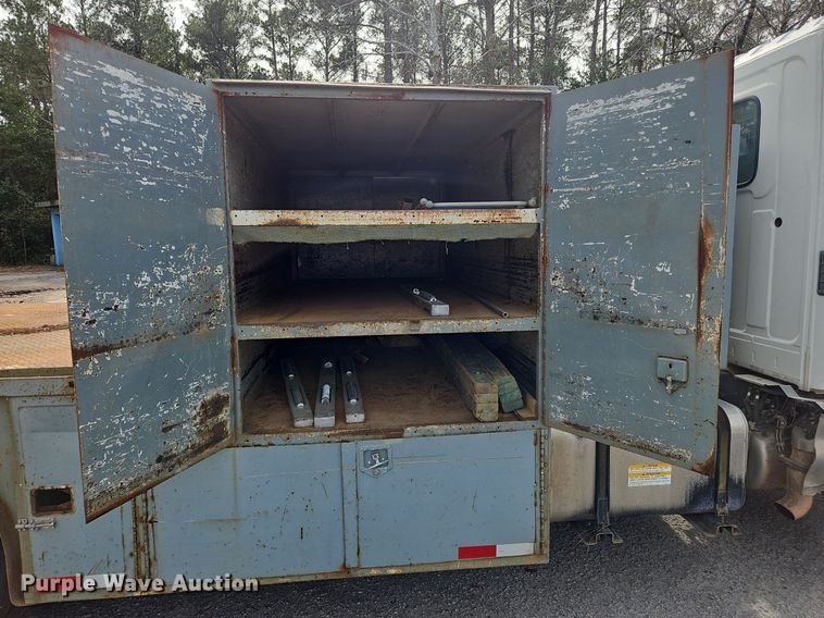 image for item NZ9125 2013 Hino 268 flatbed truck