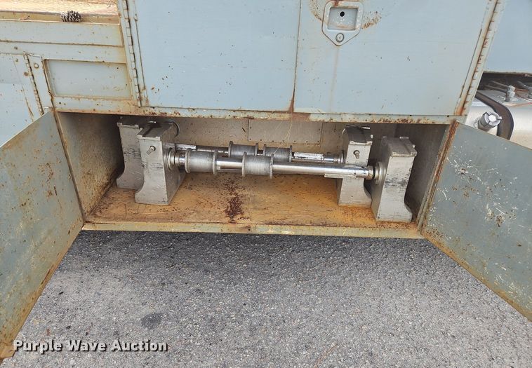 image for item NZ9125 2013 Hino 268 flatbed truck