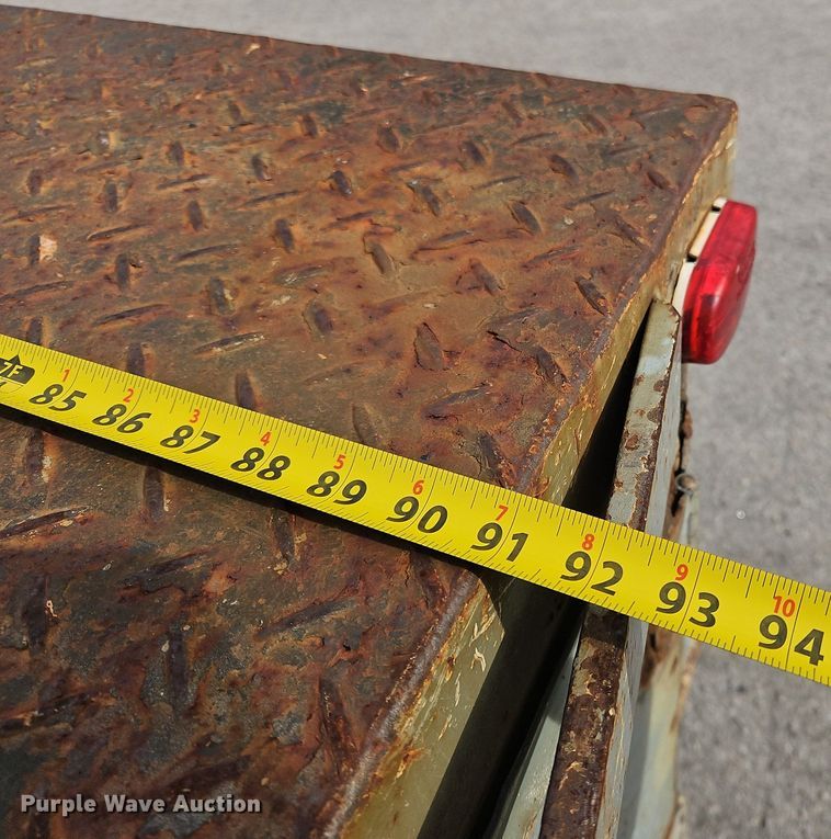 image for item NZ9125 2013 Hino 268 flatbed truck