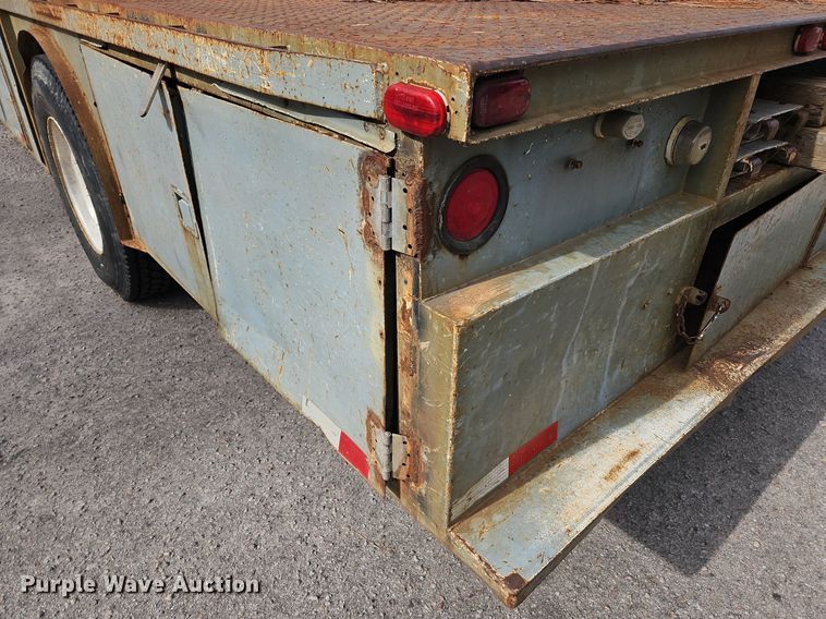 image for item NZ9125 2013 Hino 268 flatbed truck