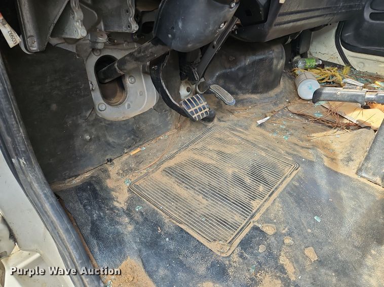 image for item NZ9125 2013 Hino 268 flatbed truck