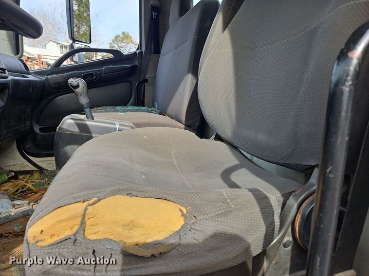 image for item NZ9125 2013 Hino 268 flatbed truck