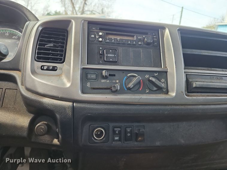 image for item NZ9125 2013 Hino 268 flatbed truck