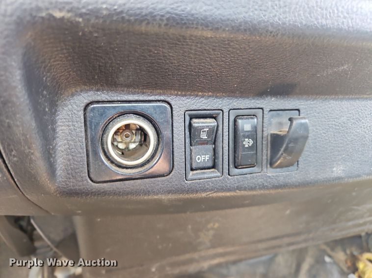 image for item NZ9125 2013 Hino 268 flatbed truck