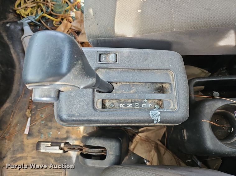 image for item NZ9125 2013 Hino 268 flatbed truck