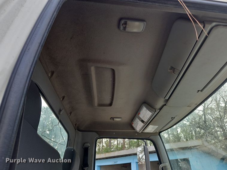 image for item NZ9125 2013 Hino 268 flatbed truck