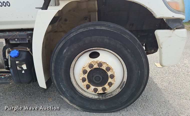 image for item NZ9125 2013 Hino 268 flatbed truck