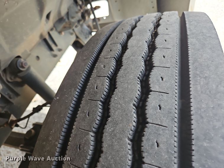 image for item NZ9125 2013 Hino 268 flatbed truck