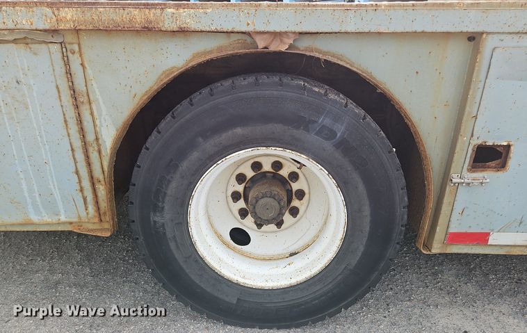 image for item NZ9125 2013 Hino 268 flatbed truck