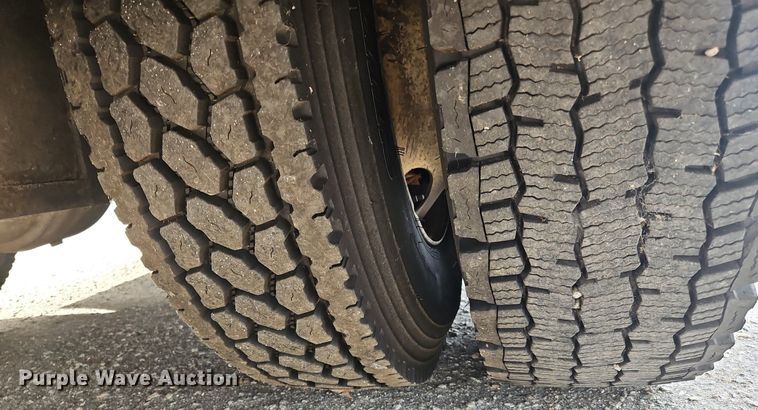 image for item NZ9125 2013 Hino 268 flatbed truck