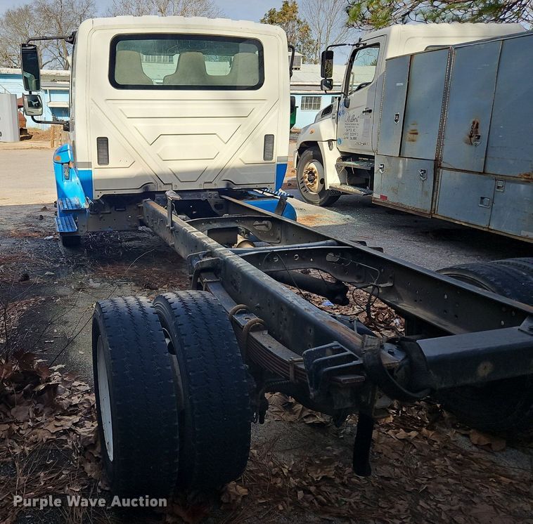 image for item NZ9126 2003 International  4300 truck cab and chassis