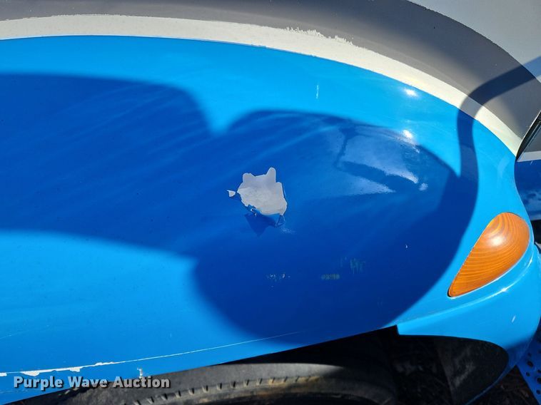 image for item NZ9126 2003 International  4300 truck cab and chassis