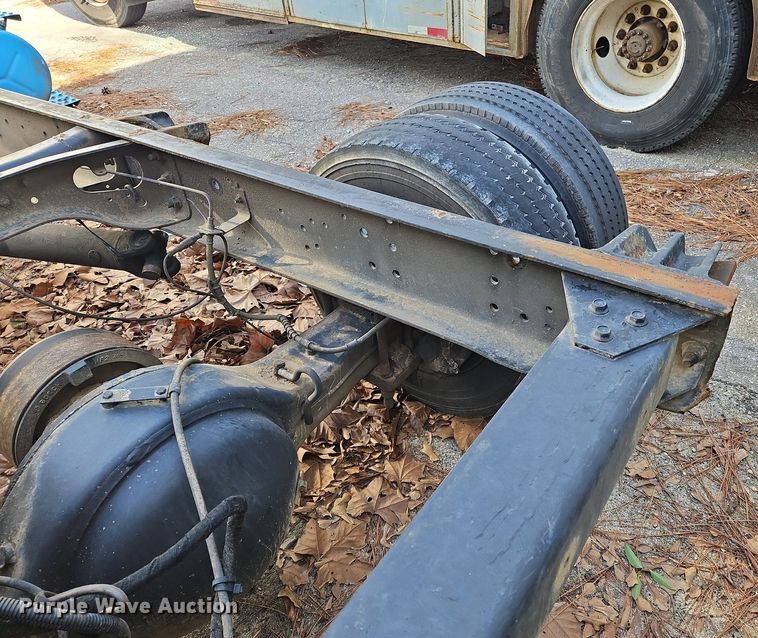 image for item NZ9126 2003 International  4300 truck cab and chassis