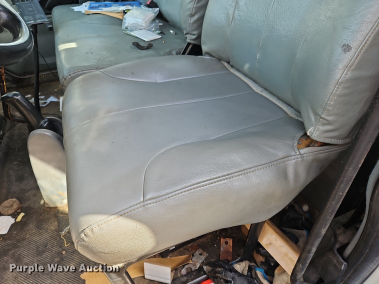 image for item NZ9126 2003 International  4300 truck cab and chassis