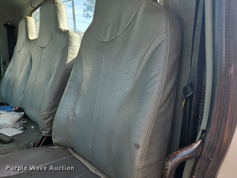 image for item NZ9126 2003 International  4300 truck cab and chassis