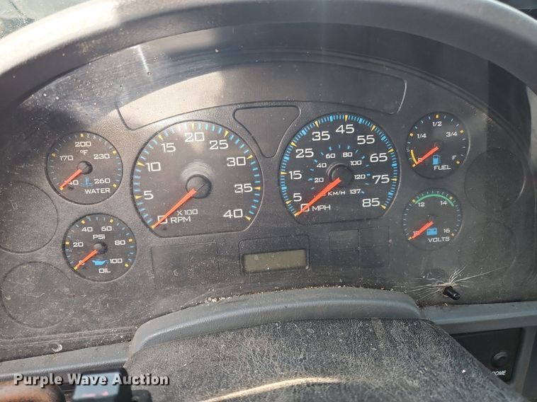 image for item NZ9126 2003 International  4300 truck cab and chassis