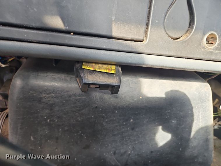 image for item NZ9126 2003 International  4300 truck cab and chassis