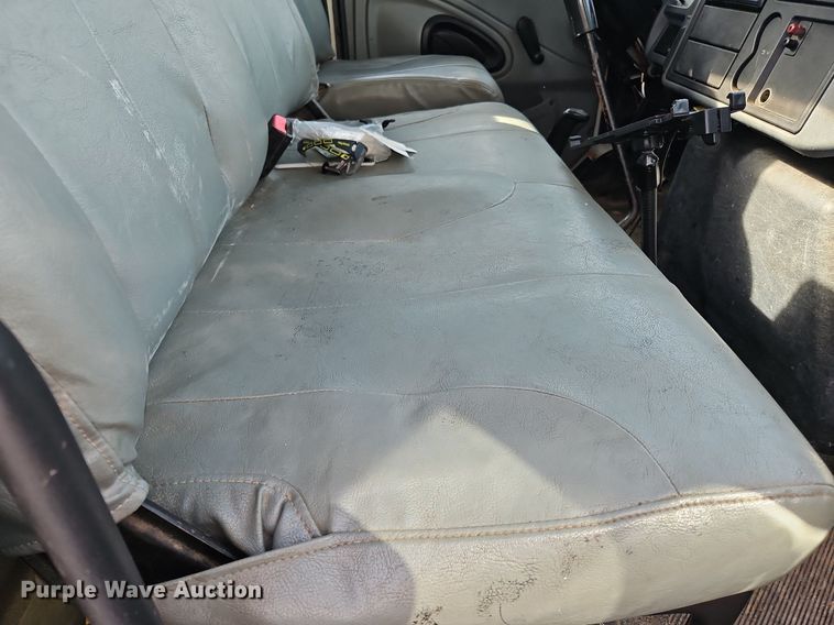 image for item NZ9126 2003 International  4300 truck cab and chassis