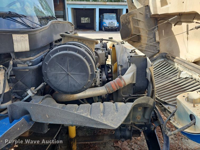 image for item NZ9126 2003 International  4300 truck cab and chassis